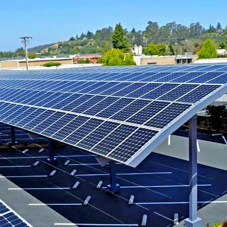 Fotovoltaický přístřešek pro auto se zakřivenou střechou