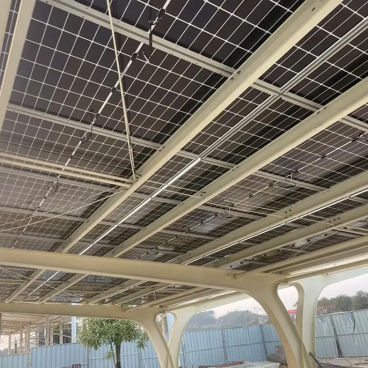 Fotovoltaický přístřešek pro auto s plochou střechou