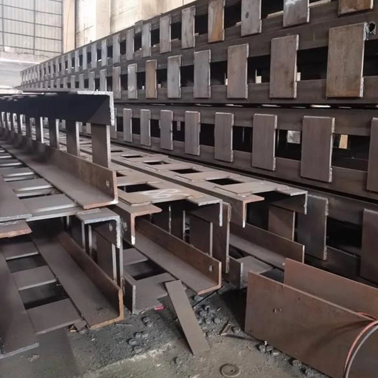 Čtyřúhelníkový příhradový sloup